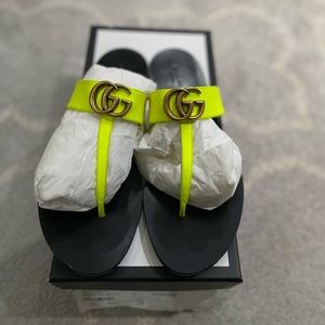 Gucci Leather thong sandal with Double G